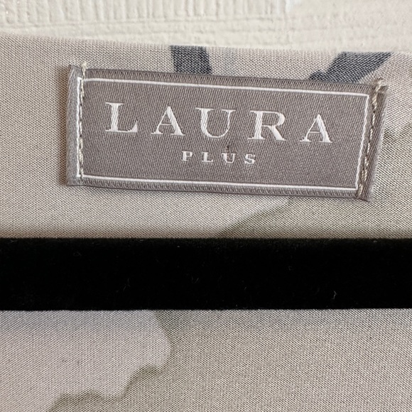 Laura plus poncho top - Picture 5 of 9